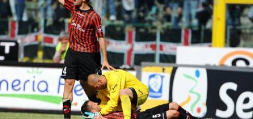 CALCIO: NOCERINA; MALORE IN CAMPO POMANTE, VIA IN AMBULANZA