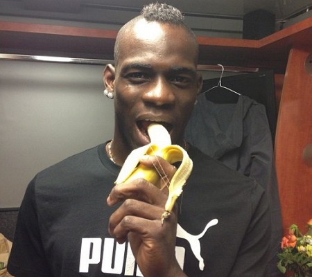 Миланским игрокам был брошен банан