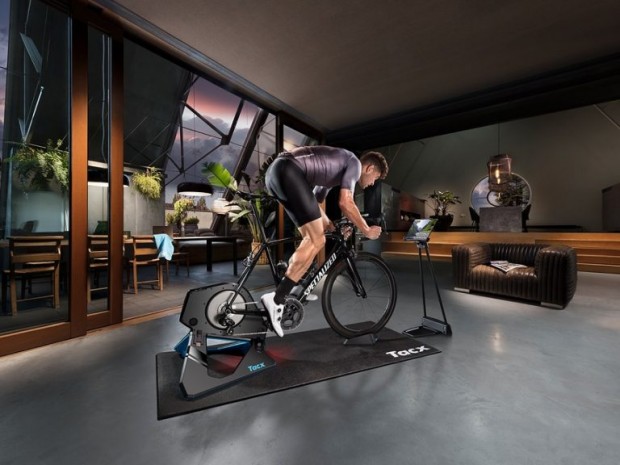 T2875_Tacx_NEO-2T_Right_Perspective_Online-1200x900-1-768x576